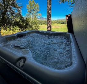Secluded Cottage with Incredible Views of Cranmore Mountain, Perfect for a Glamping Weekend in the White Mountains, New Hampshire - Conway, New Hampshire - glamping.directory