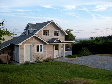 Scenic Cottage Rental near the Beach on Casco Bay, Maine - glamping.directory