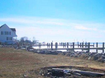 Waterfront Studio Overlooking the Chesapeake Bay for a Romantic Getaway on Maryland's Eastern Shore - Fishing Creek, Maryland - glamping.directory