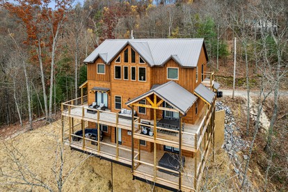 Escape to Nature in this Wonderful Cabin Rental for 12 in Sevierville, Tennesse - Sevierville, Tennessee - glamping.directory