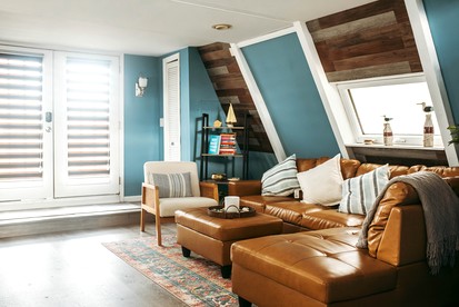 Unique Cozy A-Frame Houseboat Close to Jones Beach for an Unforgettable Coastal Getaway in Seaford, New York - Seaford, New York - glamping.directory