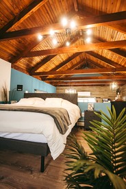 Unique Cozy A-Frame Houseboat Close to Jones Beach for an Unforgettable Coastal Getaway in Seaford, New York - Seaford, New York - glamping.directory