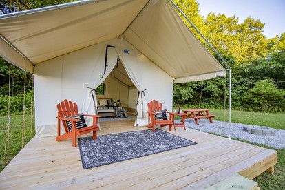 Summer Escape: Hike & Stargaze near Roaring River in Cassville, MO - Cassville, Missouri - glamping.directory