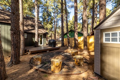 Fully Equipped Cabin with Fireplace and Grill for a Cozy Weekend in Flagstaff, Arizona - Flagstaff, Arizona - glamping.directory
