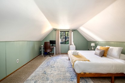 Fully Equipped Cabin with Fireplace and Grill for a Cozy Weekend in Flagstaff, Arizona - Flagstaff, Arizona - glamping.directory