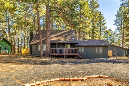 Fully Equipped Cabin with Fireplace and Grill for a Cozy Weekend in Flagstaff, Arizona - glamping.directory
