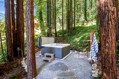 Handsomely Renewed Cabin with Spa Perfect for a Family Escape in Guerneville, California - Guerneville, California - glamping.directory