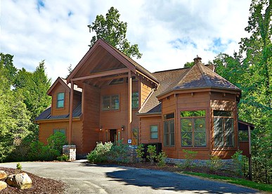 Exquisite Cabin with Large Deck for a Secluded Getaway near Pigeon Forge, Tennessee - glamping.directory