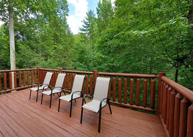 Exquisite Cabin with Large Deck for a Secluded Getaway near Pigeon Forge, Tennessee - Sevierville, Tennessee - glamping.directory