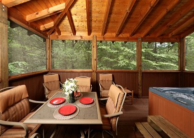 Exquisite Cabin with Large Deck for a Secluded Getaway near Pigeon Forge, Tennessee - Sevierville, Tennessee - glamping.directory