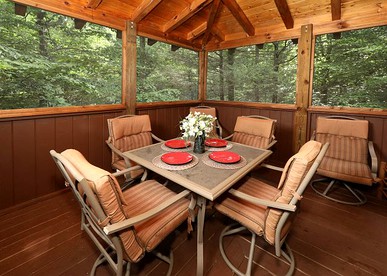 Exquisite Cabin with Large Deck for a Secluded Getaway near Pigeon Forge, Tennessee - Sevierville, Tennessee - glamping.directory