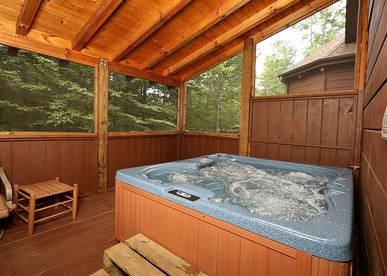 Exquisite Cabin with Large Deck for a Secluded Getaway near Pigeon Forge, Tennessee - Sevierville, Tennessee - glamping.directory
