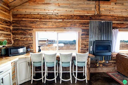 Beautiful Rustic Cabin with Breathtaking Scenic Views for a Peaceful Escape in Blanding, Utah - Blanding, Utah - glamping.directory
