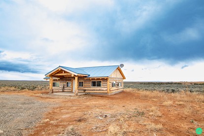 Beautiful Rustic Cabin with Breathtaking Scenic Views for a Peaceful Escape in Blanding, Utah - Blanding, Utah - glamping.directory