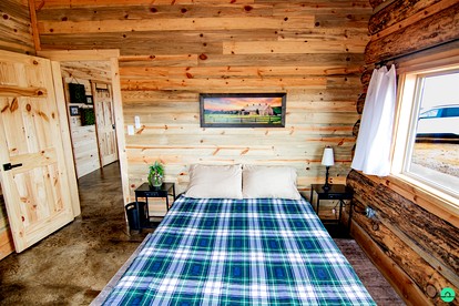 Beautiful Rustic Cabin with Breathtaking Scenic Views for a Peaceful Escape in Blanding, Utah - Blanding, Utah - glamping.directory
