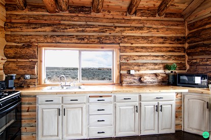 Beautiful Rustic Cabin with Breathtaking Scenic Views for a Peaceful Escape in Blanding, Utah - Blanding, Utah - glamping.directory