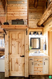 Beautiful Rustic Cabin with Breathtaking Scenic Views for a Peaceful Escape in Blanding, Utah - Blanding, Utah - glamping.directory