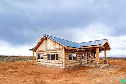 Beautiful Rustic Cabin with Breathtaking Scenic Views for a Peaceful Escape in Blanding, Utah - glamping.directory
