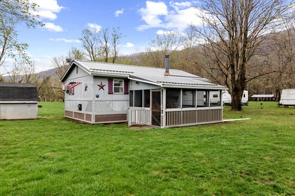 Serene Riverfront Cabin Haven near South Branch Potomac River in West Virginia - Springfield, West Virginia - glamping.directory