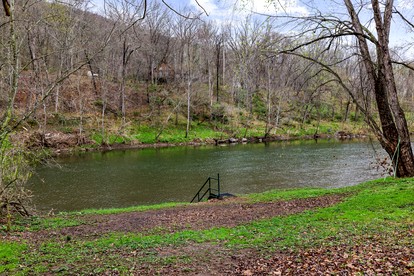 Serene Riverfront Cabin Haven near South Branch Potomac River in West Virginia - Springfield, West Virginia - glamping.directory