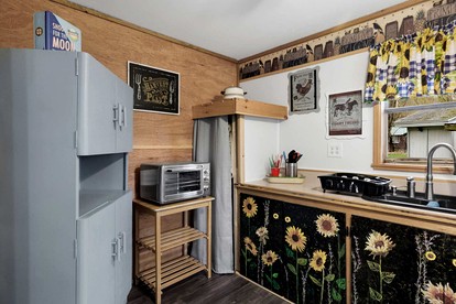 Serene Riverfront Cabin Haven near South Branch Potomac River in West Virginia - Springfield, West Virginia - glamping.directory