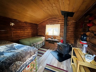 Scenic Luxury Lodge with 360° Mountain Views & Creekside Sauna Near Log Cabin Creek, Tok Alaska - Tok, Alaska - glamping.directory