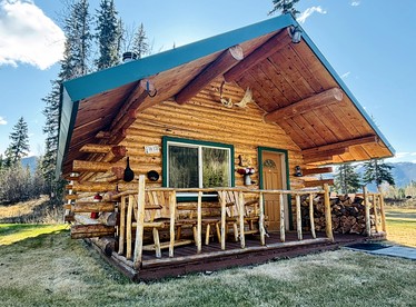 Scenic Luxury Lodge with 360° Mountain Views & Creekside Sauna Near Log Cabin Creek, Tok Alaska - Tok, Alaska - glamping.directory