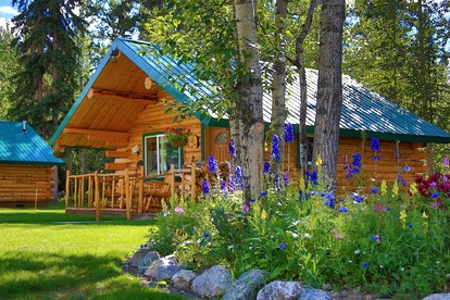 Scenic Luxury Lodge with 360° Mountain Views & Creekside Sauna Near Log Cabin Creek, Tok Alaska - Tok, Alaska - glamping.directory