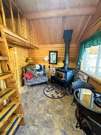 Scenic Luxury Lodge with 360° Mountain Views & Creekside Sauna Near Log Cabin Creek, Tok Alaska - Tok, Alaska - glamping.directory