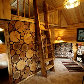 Scenic Luxury Lodge with 360° Mountain Views & Creekside Sauna Near Log Cabin Creek, Tok Alaska - Tok, Alaska - glamping.directory