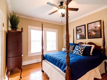 Lovely Three-Bedroom Cabin with Private Pier on Saint Simons Island, Georgia - Saint Simons Island, Georgia - glamping.directory