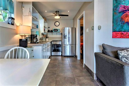 Romantic Couples Cottage for Relaxing Getaways on the Outskirts of Hot Springs, Arkansas - Hot Springs National Park, Arkansas - glamping.directory