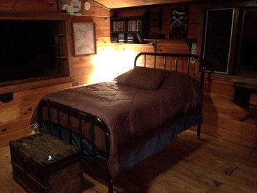 Rustic Pet-Friendly Log Cabin in the Woodlands near Utica, New York - Canajoharie, New York - glamping.directory