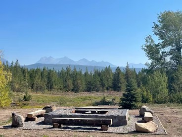 Secluded Cabin in Polebridge, Montana, with Fantastic Views of Glacier National Park - Dream Glamping Experience - Polebridge, Montana - glamping.directory