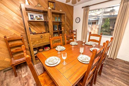 Fascinating Beach Close Cabin with Hot-tub in South Lake Tahoe, California - South Lake Tahoe, California - glamping.directory