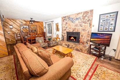 Fascinating Beach Close Cabin with Hot-tub in South Lake Tahoe, California - South Lake Tahoe, California - glamping.directory