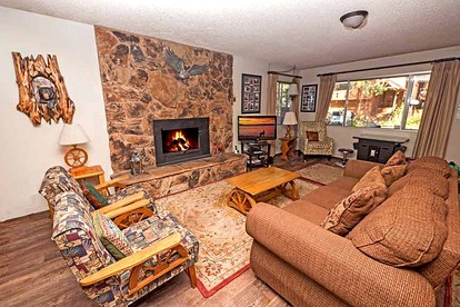 Fascinating Beach Close Cabin with Hot-tub in South Lake Tahoe, California - South Lake Tahoe, California - glamping.directory