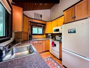 Spectacular Wooden Cabin with Barbecue and Hot-tub in Glen, New Hampshire - Glen, New Hampshire - glamping.directory