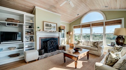 Luxury Getaway Rental with Private Boat Dock on the Debordieu Channel near Pawleys Island, South Carolina - Georgetown, South Carolina - glamping.directory