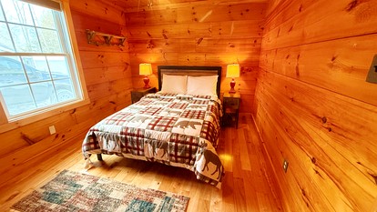 Cozy Lakeside Cabin Retreat with Scenic Views for a Relaxing Getaway in Greenville, Maine - Greenville, Maine - glamping.directory