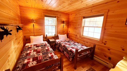 Cozy Lakeside Cabin Retreat with Scenic Views for a Relaxing Getaway in Greenville, Maine - Greenville, Maine - glamping.directory