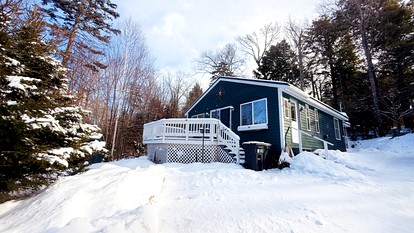 Cozy Lakeside Cabin Retreat with Scenic Views for a Relaxing Getaway in Greenville, Maine - Greenville, Maine - glamping.directory