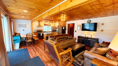 Cozy Lakeside Cabin Retreat with Scenic Views for a Relaxing Getaway in Greenville, Maine - Greenville, Maine - glamping.directory