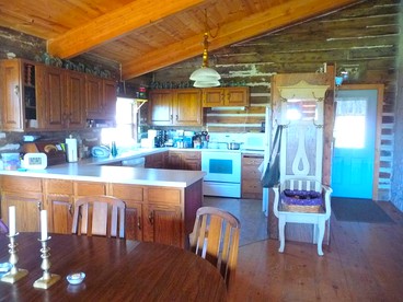 Rustic 1850s Cottage Rental on 10-Acres near Wyalusing State Park, Iowa - Elkport, Iowa - glamping.directory