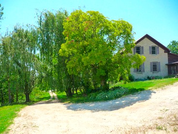Rustic 1850s Cottage Rental on 10-Acres near Wyalusing State Park, Iowa - glamping.directory