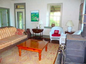 Rustic 1850s Cottage Rental on 10-Acres near Wyalusing State Park, Iowa - Elkport, Iowa - glamping.directory