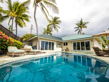 Oceanfront Vacation Rental for 10 with Pool and Hot Tub Hawaii - Kailua-Kona, Hawaii - glamping.directory