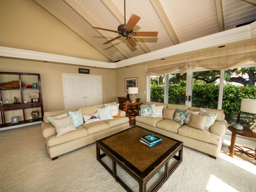 Oceanfront Vacation Rental for 10 with Pool and Hot Tub Hawaii - Kailua-Kona, Hawaii - glamping.directory