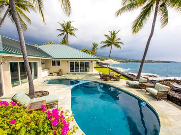 Oceanfront Vacation Rental for 10 with Pool and Hot Tub Hawaii - glamping.directory