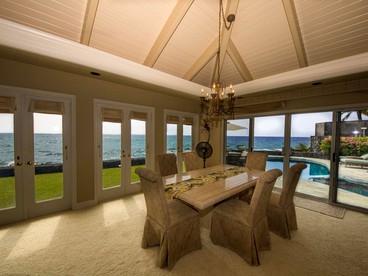 Oceanfront Vacation Rental for 10 with Pool and Hot Tub Hawaii - Kailua-Kona, Hawaii - glamping.directory